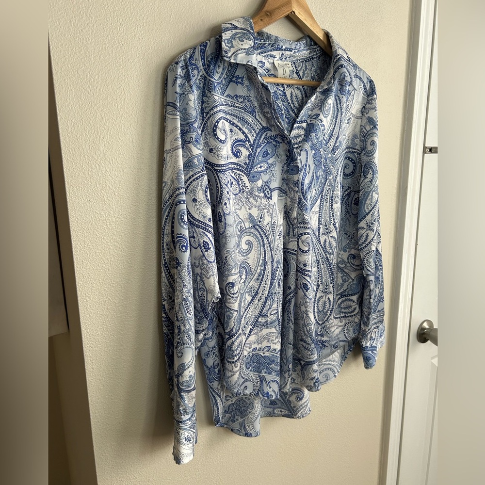 Joie Half Button V Neck Paisley Blue Satin Collared Blouse Top Size M Medium - Picture 2 of 7